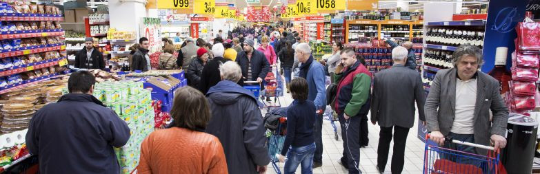 BNR anunta scaderi de preturi cel putin 9 LUNI de acum inainte. Cele doua masuri care au facut posibil acest lucru