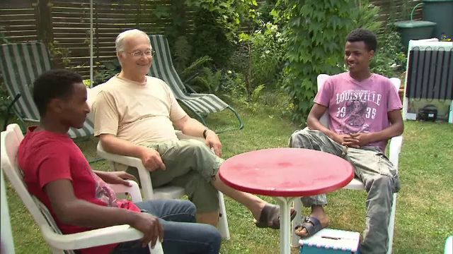 Un parlamentar german a luat in gazda doi refugiati africani. “Este de datoria noastra sa ii tratam ca pe fiinte umane”