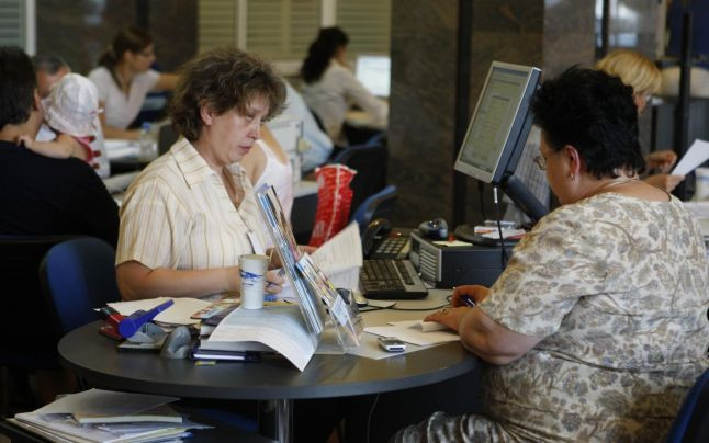 Banci din Romania la care ajungi sa retragi mai putin decat ai depus. Dobanzile sunt anulate de comisioane