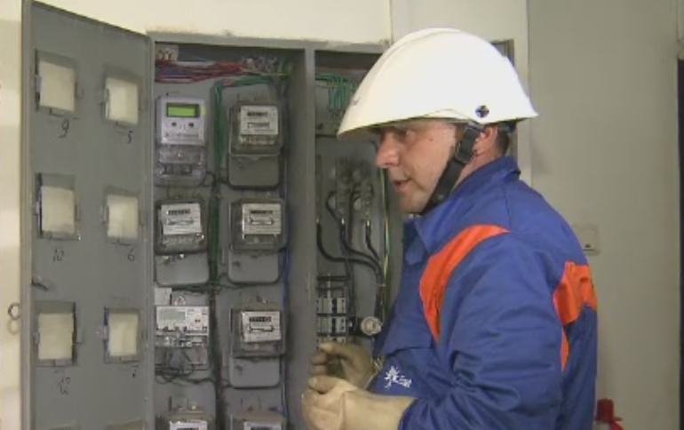 Primele contoare inteligente de curent, instalate in Bucuresti. Consumatorii scapa de regularizare si de consumul estimat