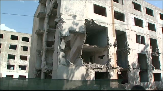 "Din graba am confundat blocurile!" Reactia firmei care a demolat un imobil GRESIT. Primarul: "Dorel a facut exces de zel"