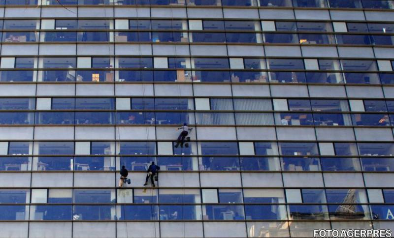 De ce ingheata femeile in cladirile de birouri