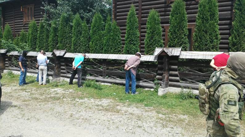 O banda ucraineana voia sa aduca in Romania materiale folosite la producerea armelor NUCLEARE. "Presedintele a fost informat"