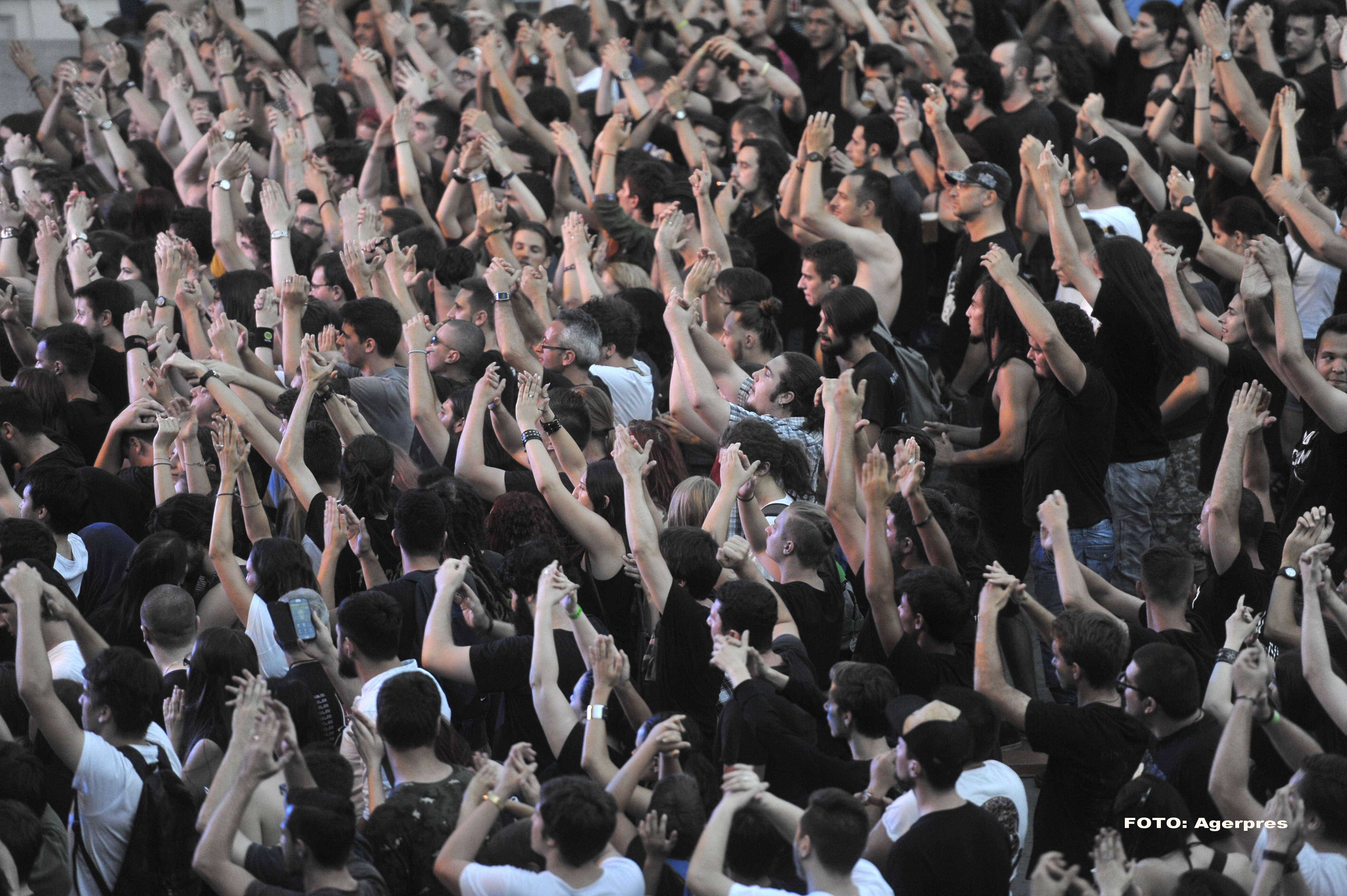 Cum a fost la concertul KoRn de la Bucuresti. De la "toata lumea mainile sus", la "Freak On A Leash"