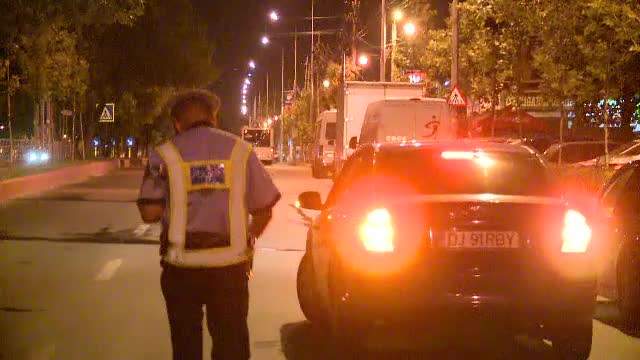 Taximetristi beti si soferi drogati, prinsi la o razie a politiei in Bucuresti. "Ati consumat substante interzise?" "Azi, nu"