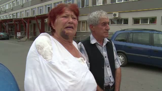 O cearta pornita de la o joaca de copii s-a transformat intr-un scandal violent intre oameni mari. O femeie a ajuns la spital