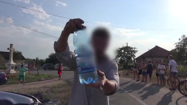 S-a dat peste cap, la propriu, cu masina. Un sofer avea alcoolemie de 1,16 la mie, dar sustine ca a baut doar ... apa