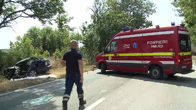 Accident groaznic, petrecut la iesirea din Arad. Un sofer a fost decapitat, dupa ce a intrat cu masina intr-un camion