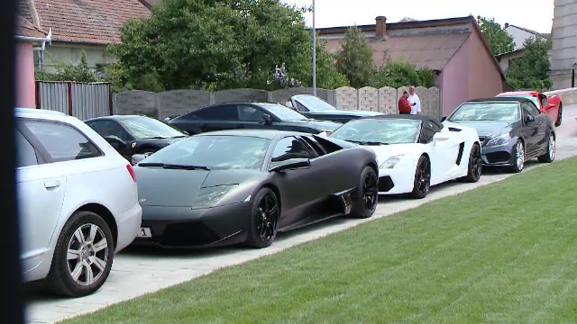 Parada auto la o nunta, in Timisoara, unde rromii si-au etalat bolizii de sute de mii de euro. Nuntasii au fost amendati