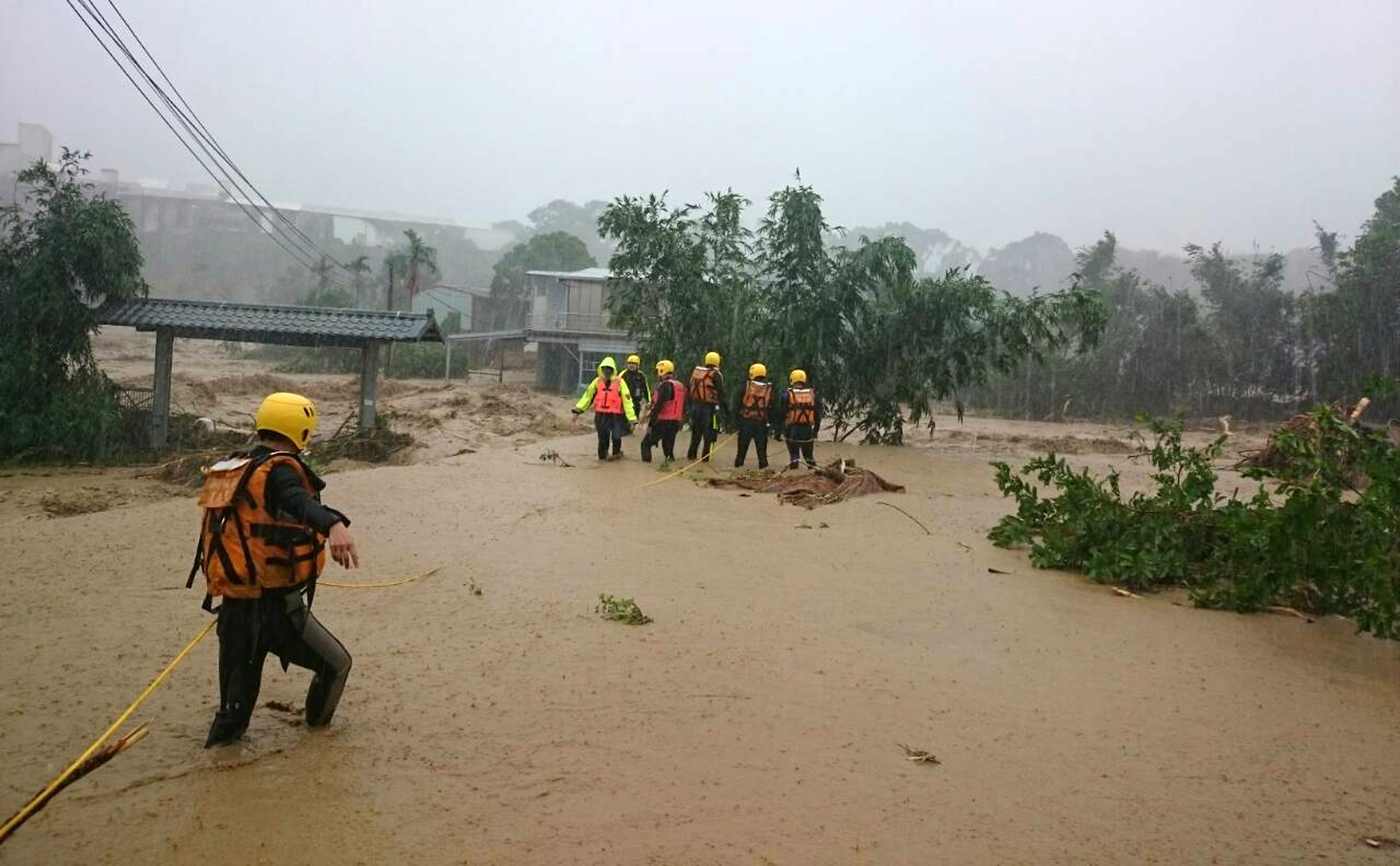 Taifunul Soudelor face ravagii in Taiwan. Patru oameni au murit si 3 milioane de locuinte au ramas fara curent