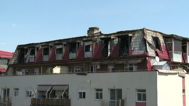Locatarii blocului din Capitala, mistuit de flacari, acuza dezvoltatorul imobiliar. Ce ar fi provocat incendiul