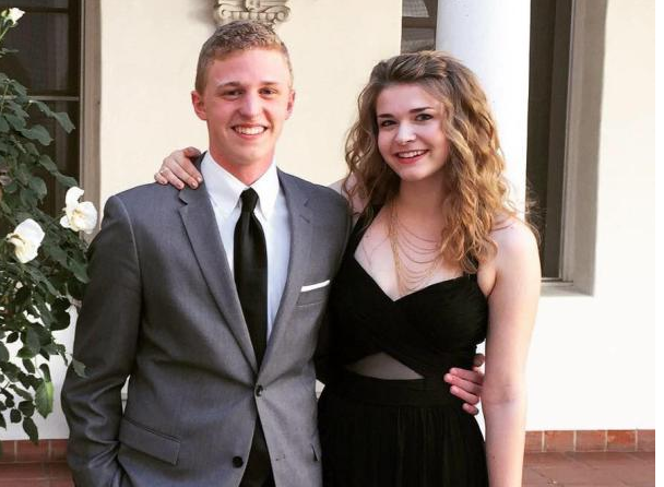 Doi tineri au fost loviti de fulger, in timp ce se plimbau pe strada. Detaliul banal care le-a salvat viata