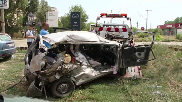 Tanarul de 19 ani, care conducea un autoturism cand a fost lovit de tren in Iasi, a murit. Baiatul a stat 2 saptamani in coma