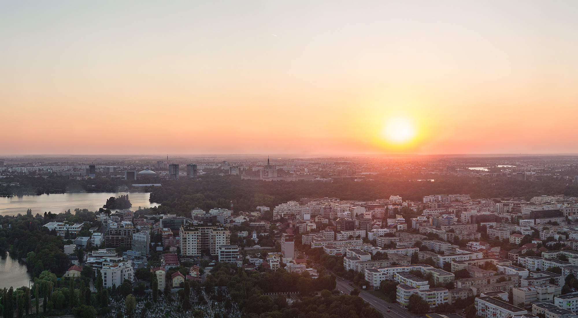 Metroul din Bucuresti ascunde o comoara unica + Stiai de unde se vede cel mai frumos apus de soare din Capitala?