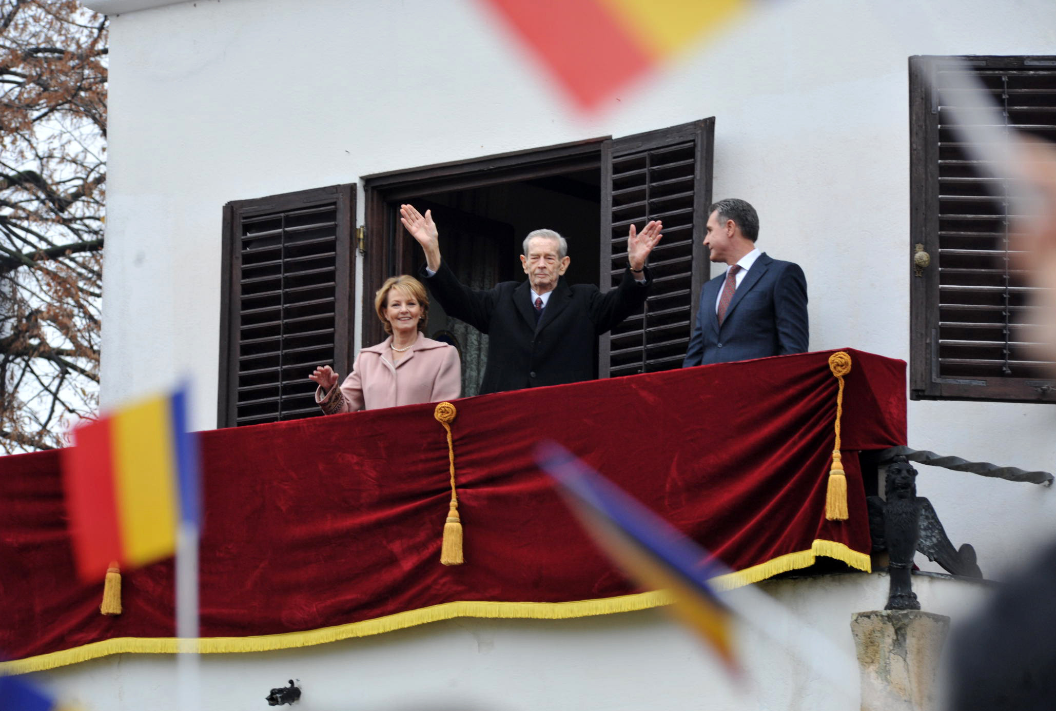 Regele Mihai sufera de cancer si se retrage din viata publica. Reactiile lui Iohannis, Ciolos si Patriarhului Daniel