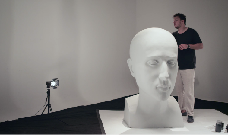 Pana la urma, ce poti face diferit cu un aparat de barbierit? Raspunsul este surprinzator: VIDEO