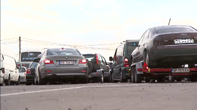 "Asteptam de 4 ore, nu am vazut niciodata asa ceva". Giurgiu-Ruse a devenit infernul turistilor care pleaca in vacanta