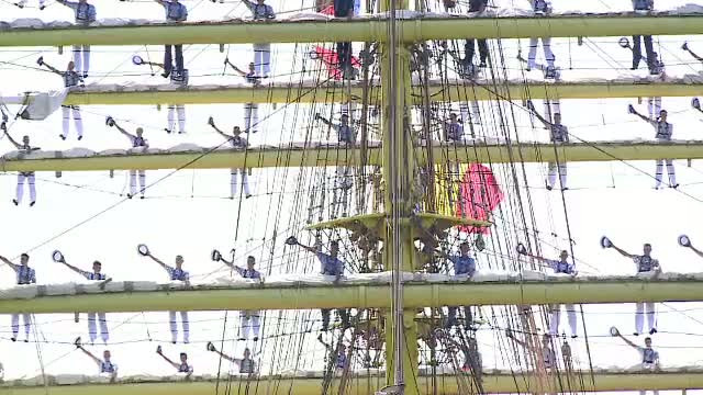 Bricul "Mircea" a revenit din voiajul de instructie si se pregateste pentru Ziua Marinei. Show-ul oferit luni, la Constanta