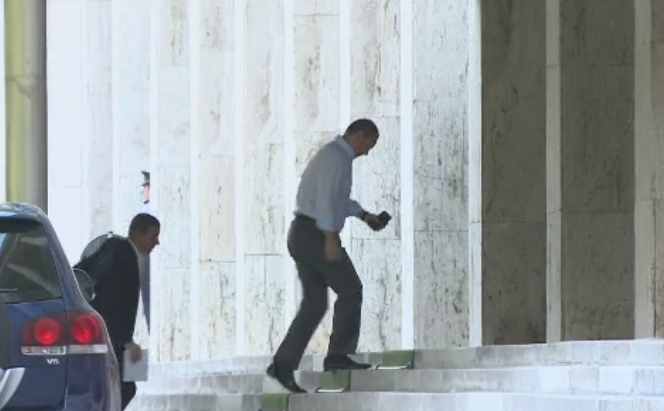 Premierul Victor Ponta s-a intors la Guvern fara carje. Ce spune despre vacanta in America si revenirea la sefia PSD