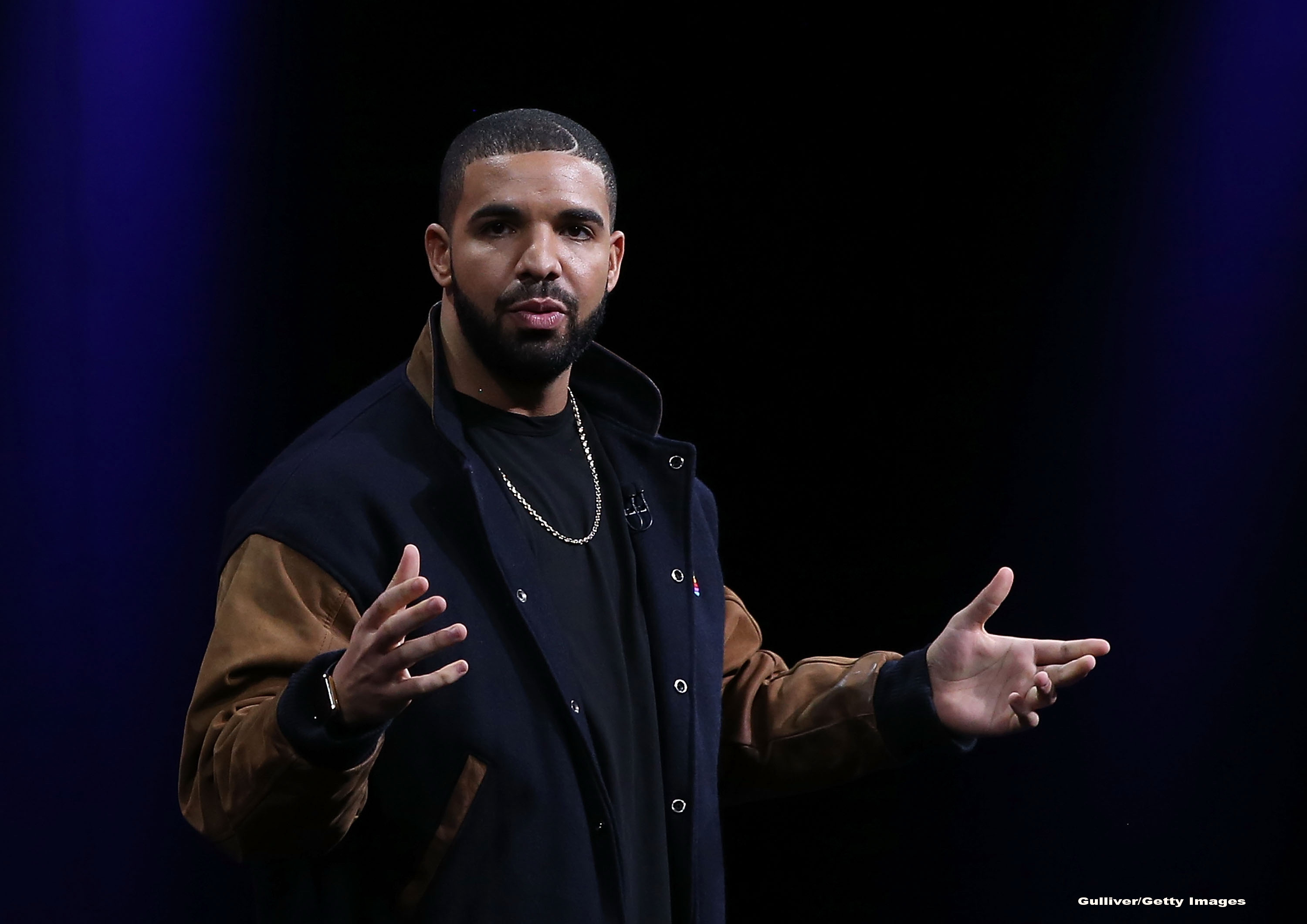 Primul artist care obtine un disc de platina in SUA, in 2015, este un rapper ... canadian. Peste 1 milion de discuri vandute