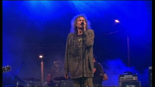 Cristi Minculescu revine in Iris, dupa trei ani de la despartire. Legendara trupa pleaca intr-un nou turneu prin tara