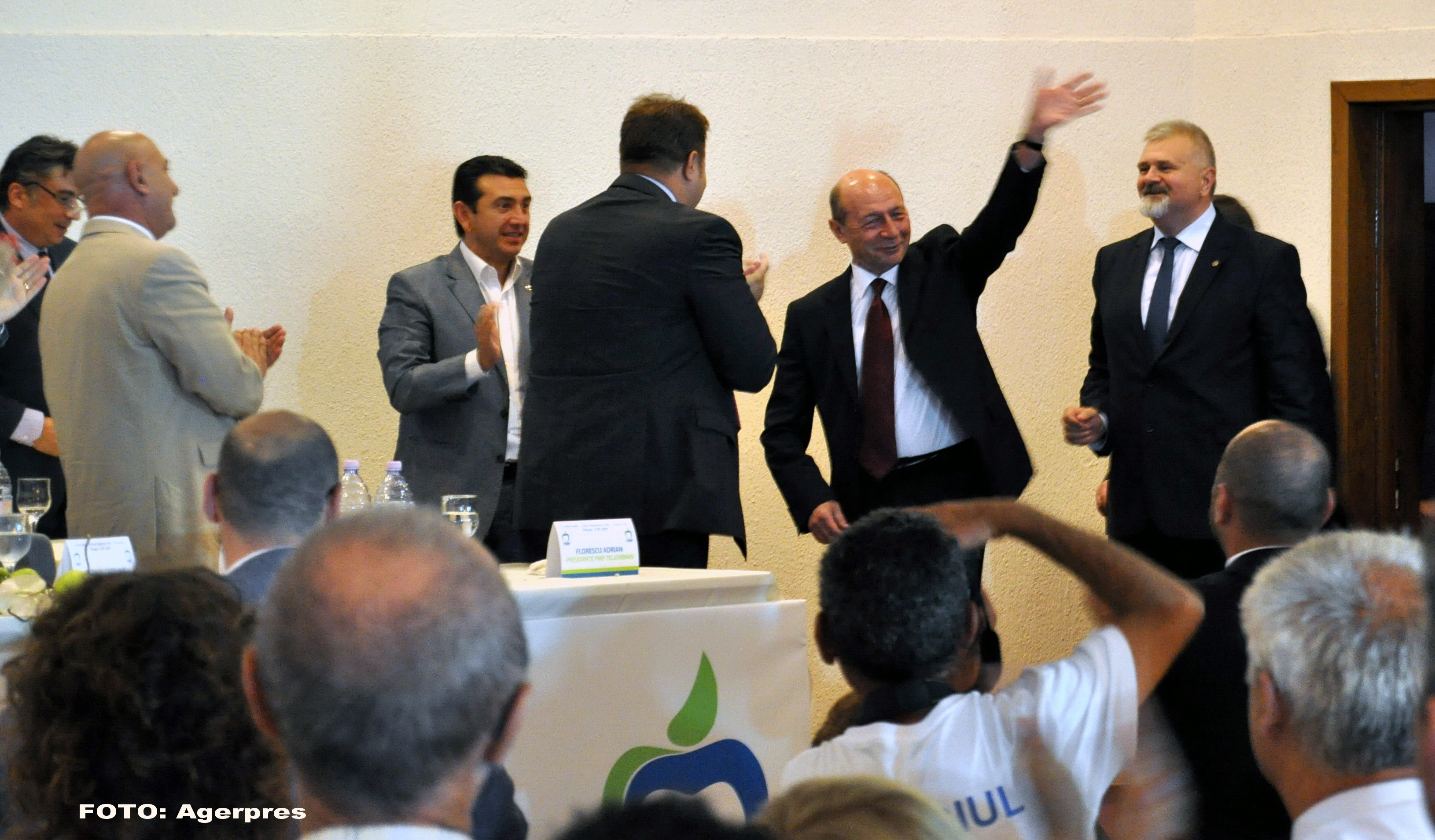 Mesajul lui Traian Basescu pentru romanii din Ucraina: "Luati-va cetatenie romana, ca e cel mai sigur lucru"