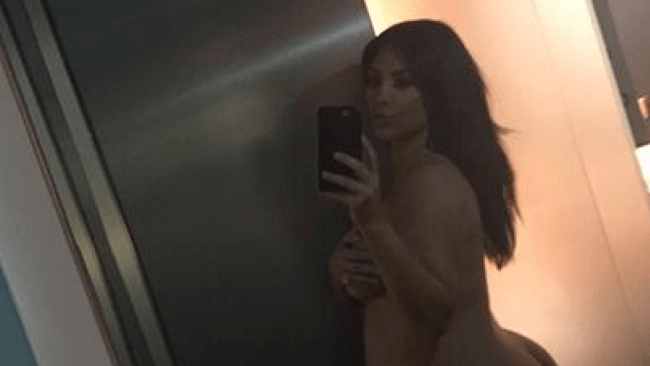 Insarcinata, Kim Kardashian s-a pozat nud. Imaginea urcata pe instagram a strans peste 1,6 milioane de likeuri
