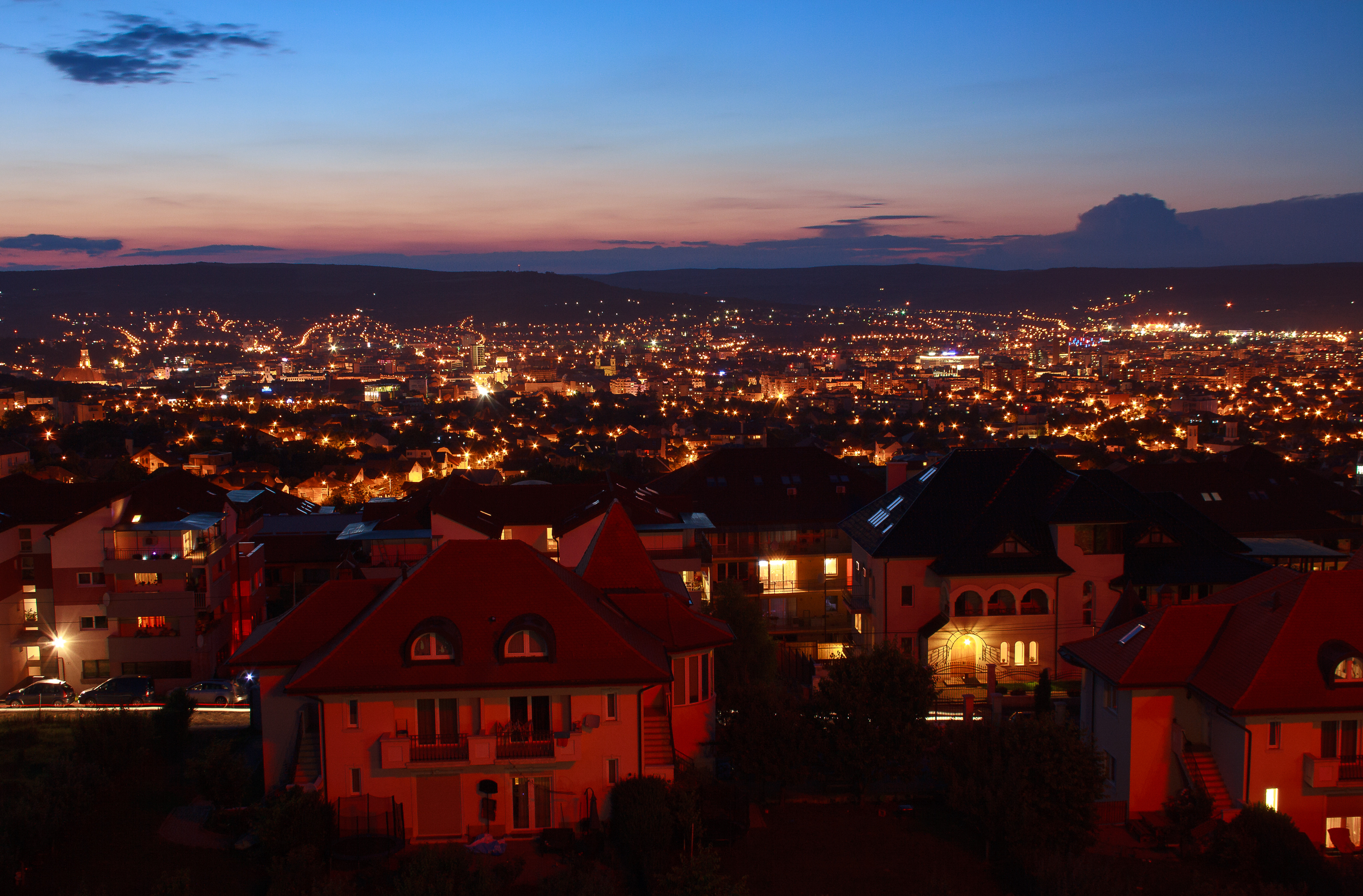 Cine a vizitat locurile acestea o data ramane cu sufletul aici! Uite care este unul dintre cele mai frumoase orase din Romania :)