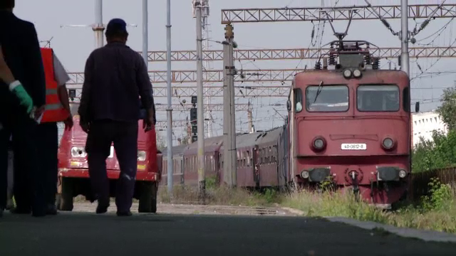 Pasagerii trenului Arad-Mangalia au ajuns la destinatie, dupa 24 de ore. “Mi-a cerut 50 de lei pe o sticla de apa”