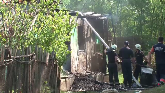 O femeie de 55 de ani a murit, dupa ce si-a dat foc in propria casa. Aceasta nu mai suporta bataile crunte ale partenerului