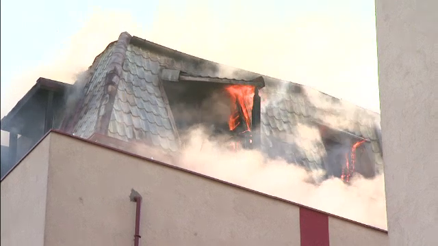 Pompierii au stabilit cauza incendiului din cartierul bucurestean Pallady. O tigara lasata aprinsa a provocat dezastrul