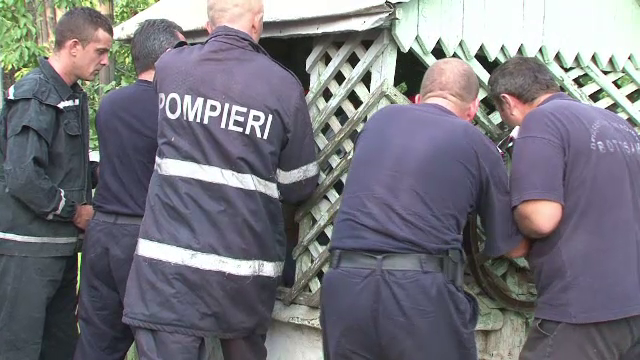 Au lasat o lumanare aprinsa in camera batranei de teama sa nu moara fara lumina. Gestul lor i-a adus femeii sfarsitul