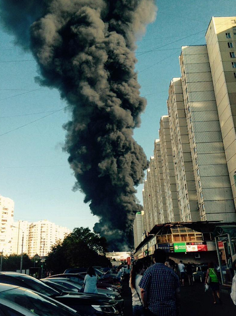 "Razboi nuclear in cartierul meu!" Reactia rusilor dupa ce o coloana uriasa de foc si fum s-a ridicat deasupra raului Moscova