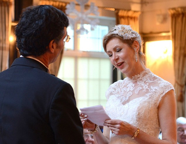 Nu si-a imaginat niciodata ca sotul ei, doctor in chimie, ar putea sa ascunda asa ceva. Femeia a anuntat politia. FOTO