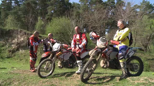 "M-am indragostit imediat de Muntii Carpati". Faceti cunostinta cu strainii care vin sa strabata Romania pe motocicleta