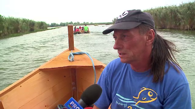 Ce este pesca-turismul. O zi alaturi de pescari, un pranz cu bors din peste proaspat si o noapte intr-o casa lipoveneasca