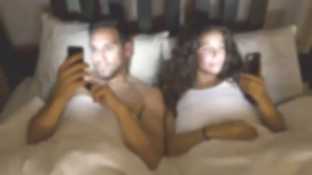 Studiu realizat de Google: Cum ne modifica telefonul relatiile, somnul, chiar si mersul. Trasaturile lui homo-smartphonicus