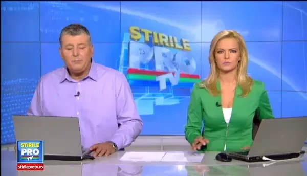 Taxi spulberat intr-o intersectie din Capitala. Pasagera si cei doi soferi, dusi la spital, in stare grava