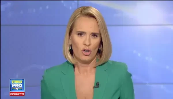 Si-a trimis propria fiica de 8 ani, timp de un an, la un vecin care o abuza. O punea sa faca prostii si se amuzau