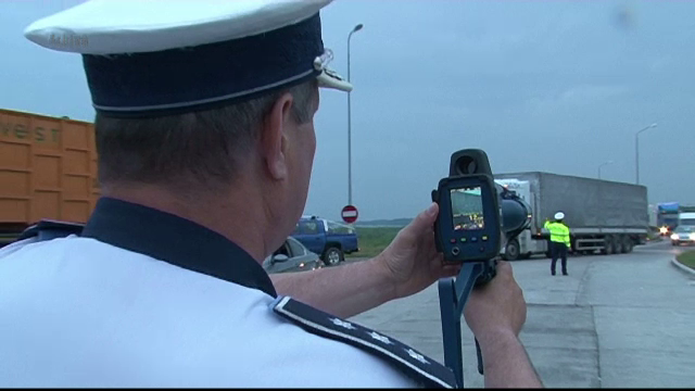 Sofer prins de radar de doua ori in zece minute cu viteza de trei ori mai mare decat limita legala. Amenda uriasa primita
