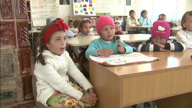 Solutia prin care elevii saraci din Romania ar putea avea sansa la un viitor mai bun. Cum ar putea primi 500 de lei lunar