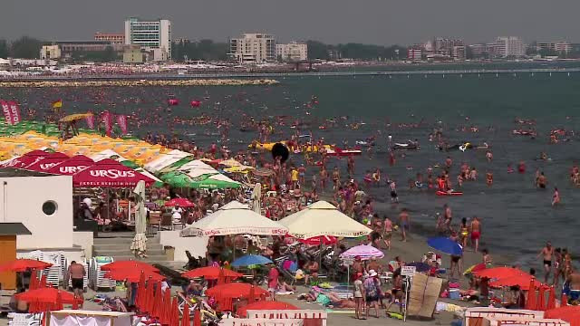 Zeci de mii de romani sunt in drum spre litoral. Sambata se sarbatoreste Ziua Marinei, iar show-ul este LIVE pe Stirile ProTV
