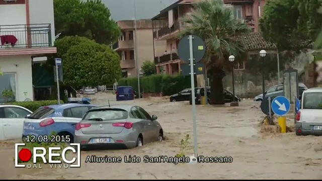 Romanii din Calabria au trait clipe de cosmar in urma inundatiilor din zona: "Am vazut masini, magazine si banci distruse"