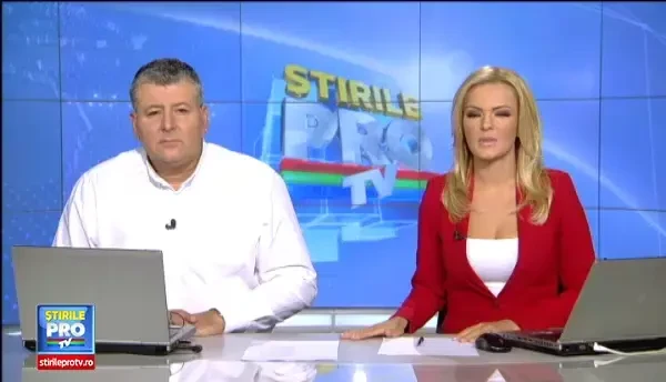 Un pescar si-a facut un selfie cu o balena care s-a apropiat de barca. Ce face in acest timp prietenul lui. VIDEO