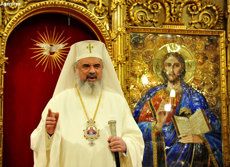 Studiu IRES: 96% dintre romani cred in Dumnezeu, iar 69% se roaga cel putin o data pe zi. Cati cred ca exista Rai si Iad