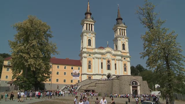 Manastirea la care se gasesc "lacrimile Maicii Domnului". De ce le cauta credinciosii in genunchi, la radacinile copacilor