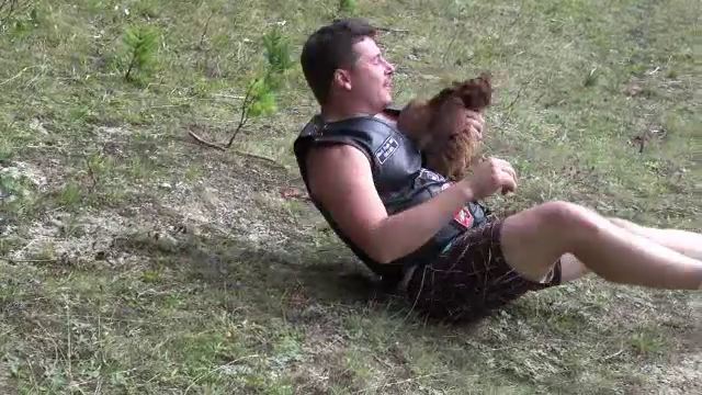 Cum s-au distrat motociclistii la Festivalul Rock'n Road Weekend. Au participat la concursuri de prins gaini sau gatit gulas