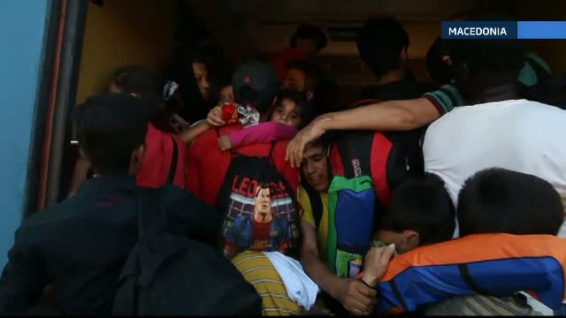 Discriminati, umiliti si fortati sa se lupte pentru apa si hrana. Conditiile in care traiesc imigrantii din Orientul Mijlociu