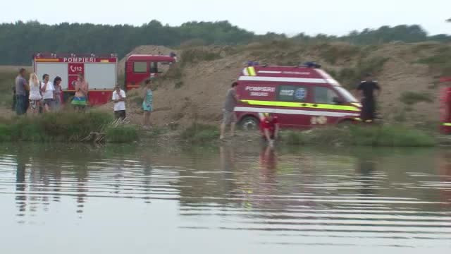 Un barbat din judetul Botosani s-a inecat chiar sub ochii fiului sau. Nu se cunoaste cauza tragediei: "Stia sa inoate"