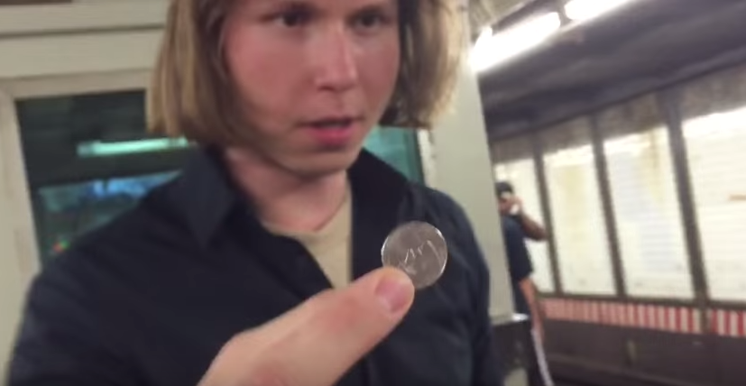 Este cunoscut drept "magicianul orb", iar ceea ce face in clipul acesta te va lasa cu gura cascata VIDEO